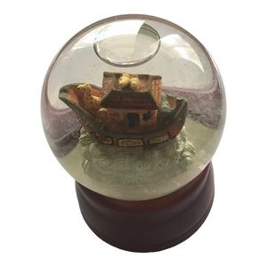 Vintage Windsor Collection Noah’s Ark Musical Snowglobe